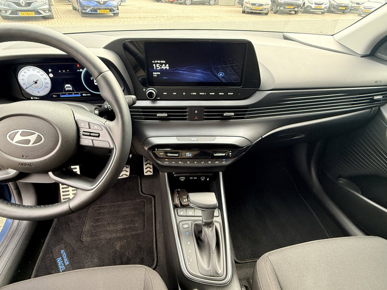 Vehicle Image 25