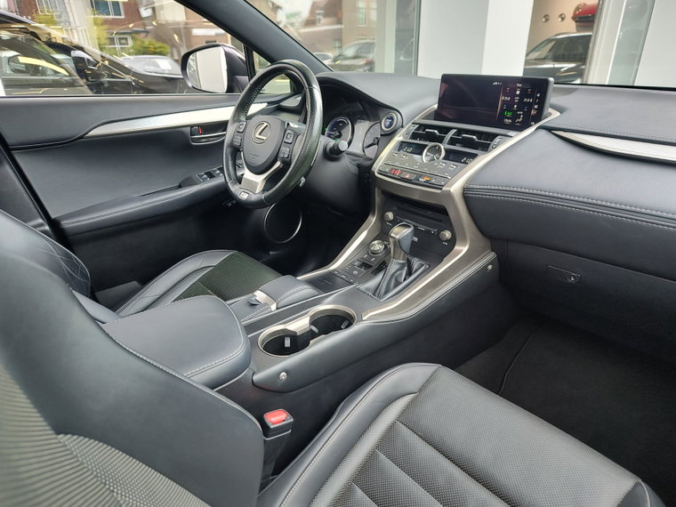 Vehicle Image 9