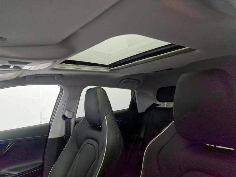 Vehicle Image 32