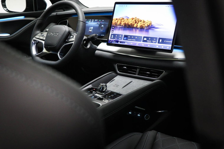 Vehicle Image 15