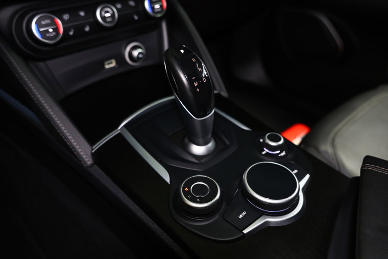 Vehicle Image 32