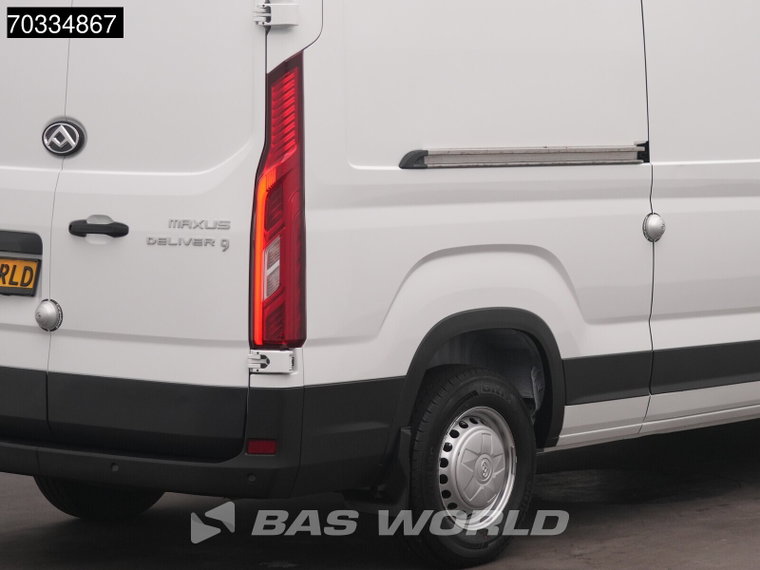 Vehicle Image 32