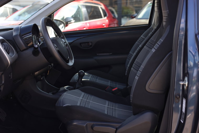 Vehicle Image 6