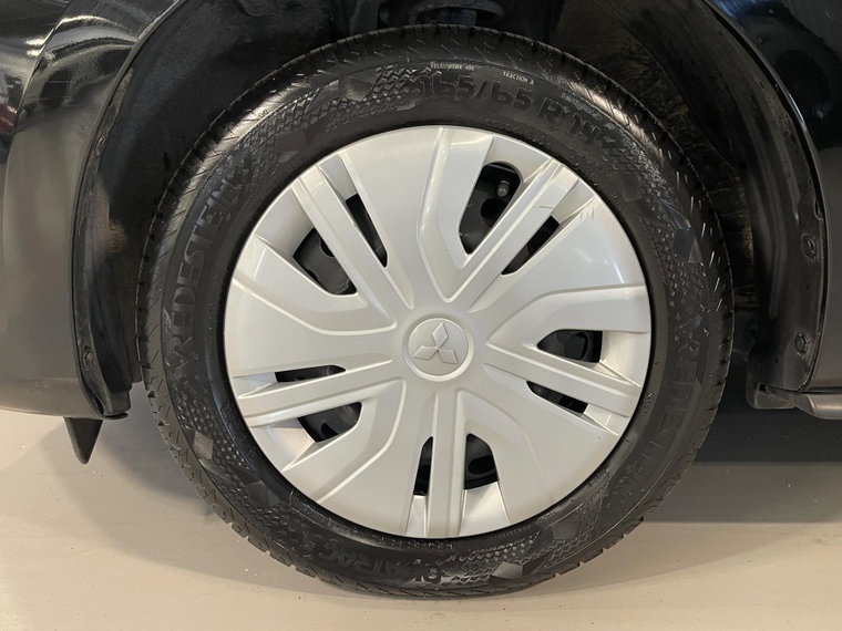 Vehicle Image 24