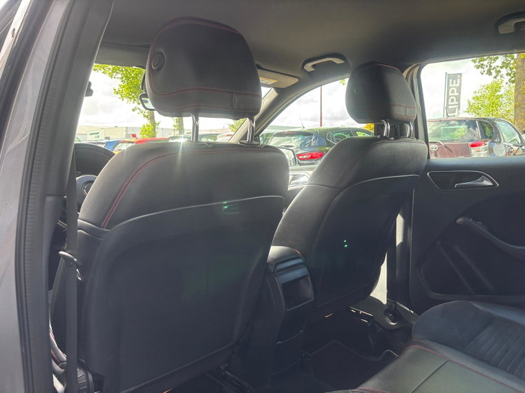 Vehicle Image 25