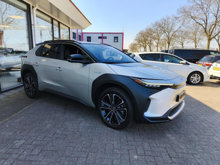 Vehicle Image 9