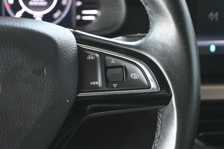 Vehicle Image 25