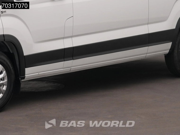 Vehicle Image 38