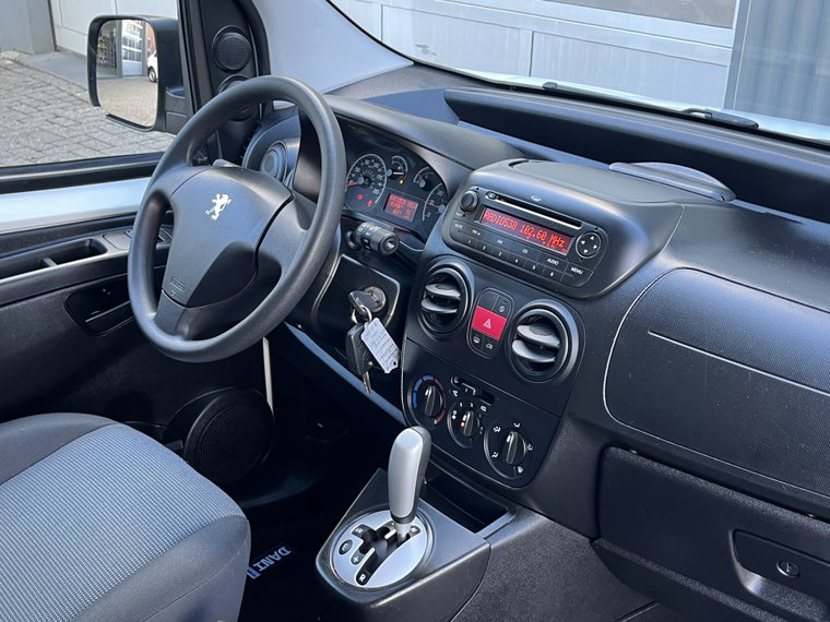 Vehicle Image 24