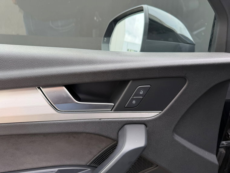 Vehicle Image 35