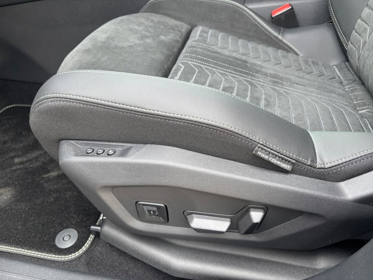 Vehicle Image 24