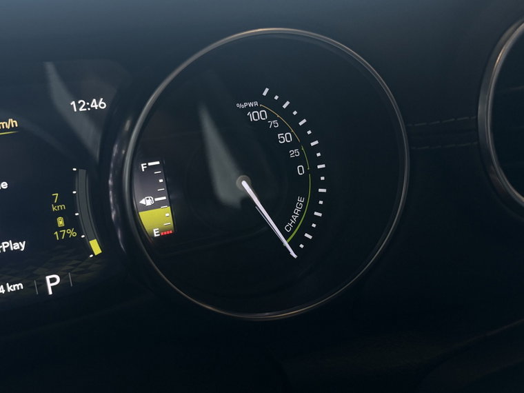Vehicle Image 25