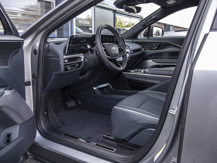 Vehicle Image 16