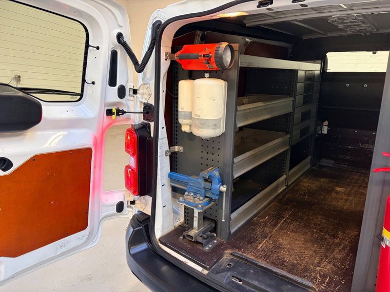 Vehicle Image 30