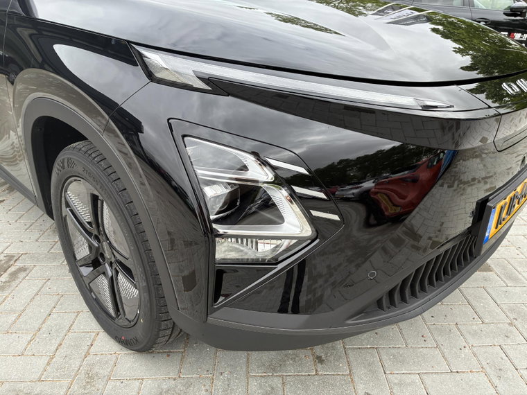 Vehicle Image 25