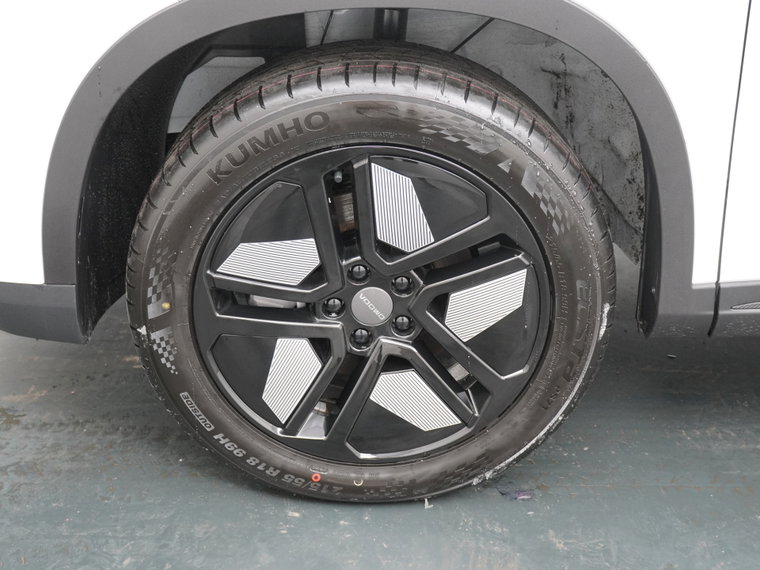 Vehicle Image 16