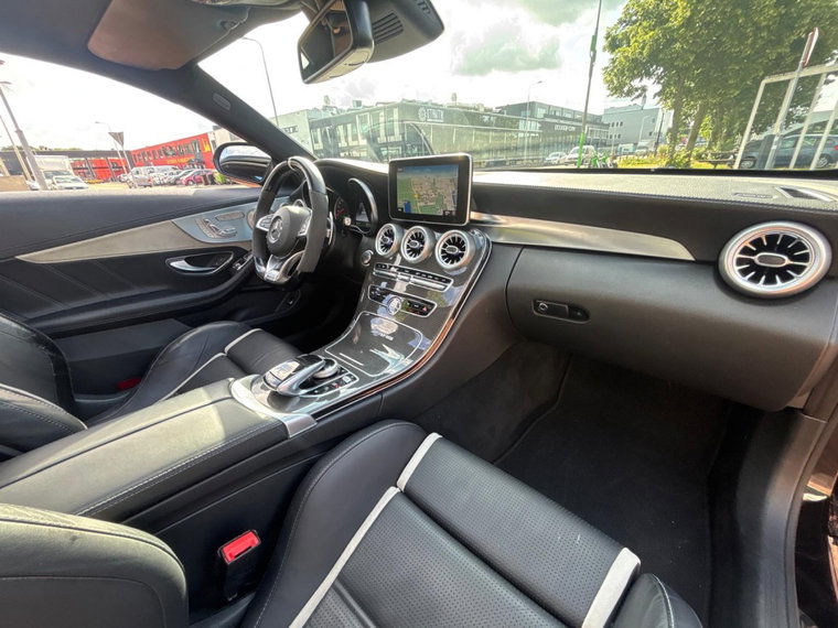 Vehicle Image 32