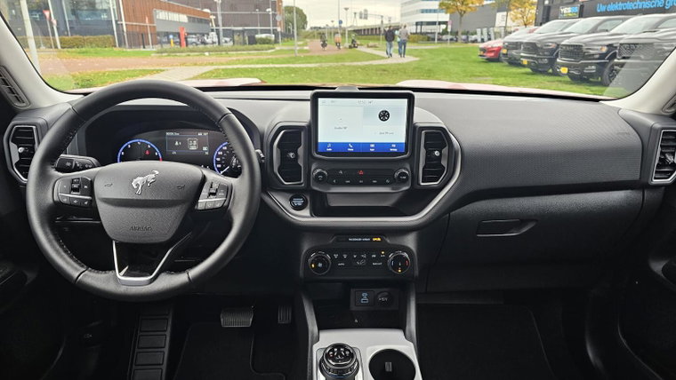 Vehicle Image 38