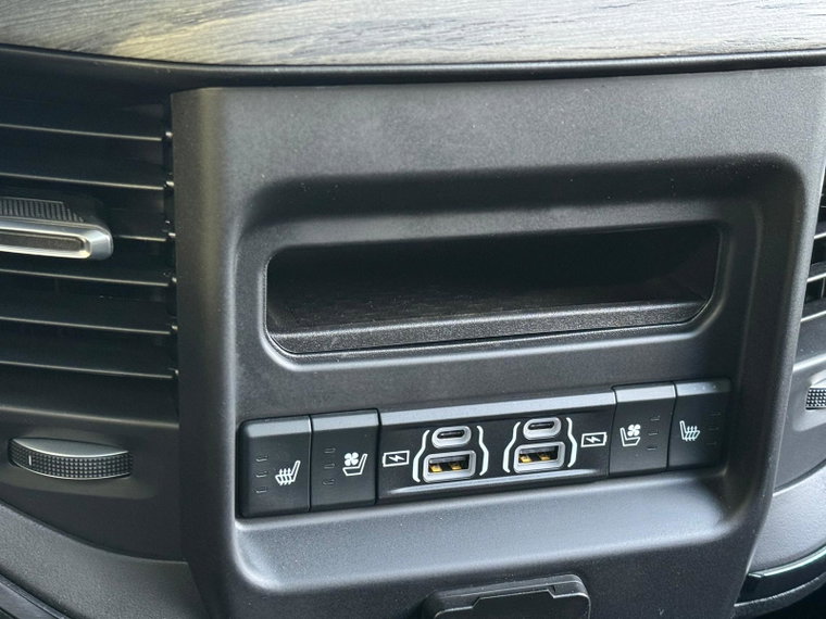 Vehicle Image 28