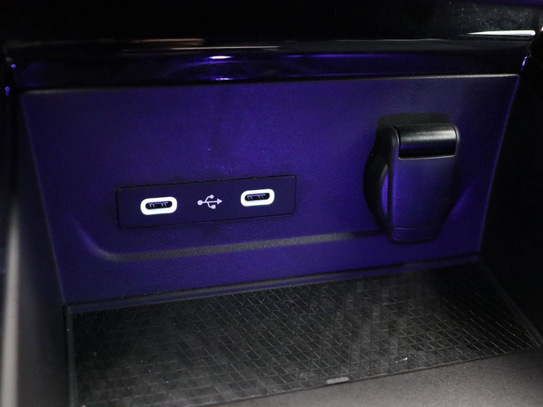 Vehicle Image 32