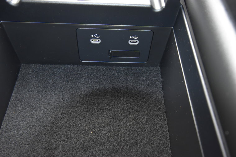 Vehicle Image 32