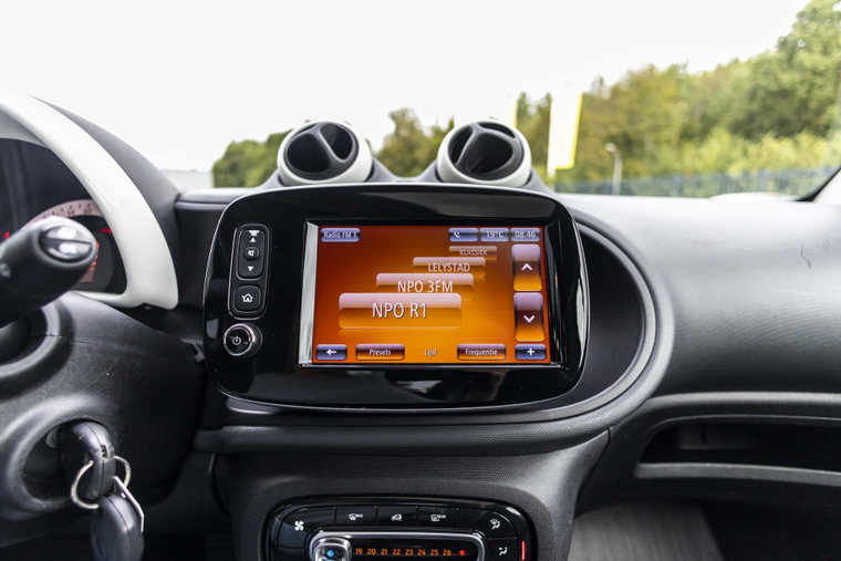 Vehicle Image 32