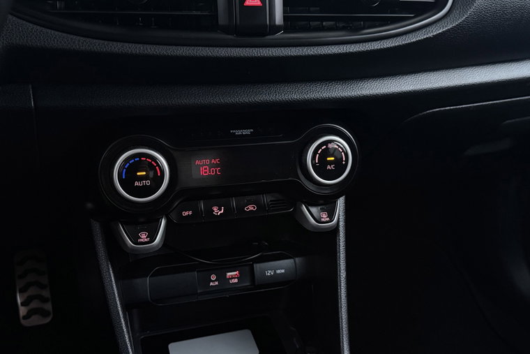Vehicle Image 25