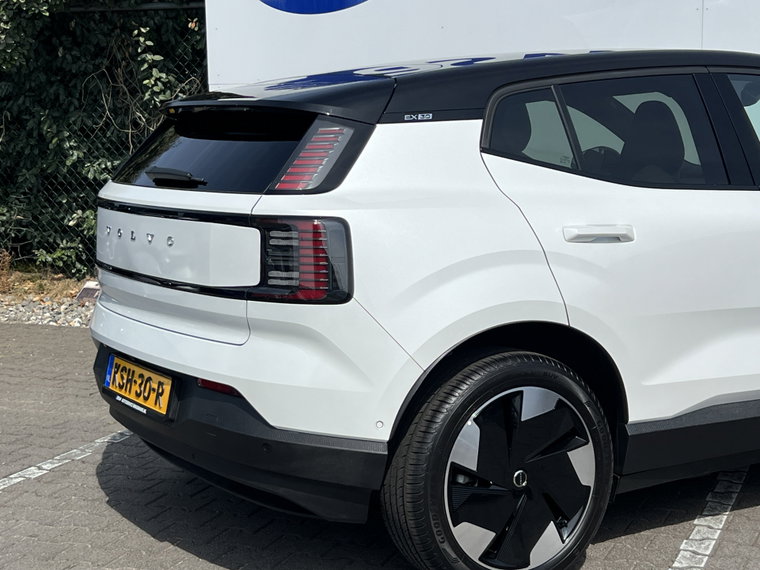 Vehicle Image 32