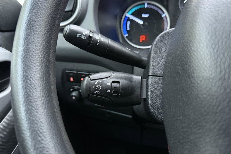 Vehicle Image 25