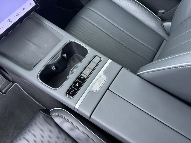 Vehicle Image 32