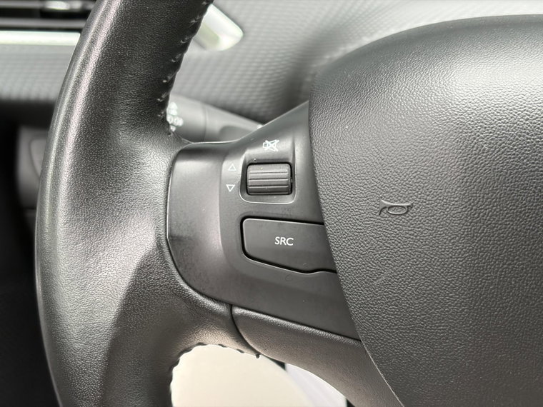 Vehicle Image 27