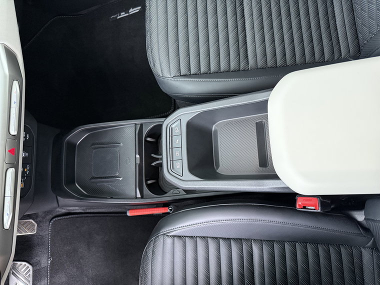 Vehicle Image 32