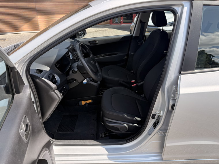 Vehicle Image 28