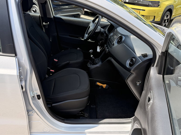Vehicle Image 32
