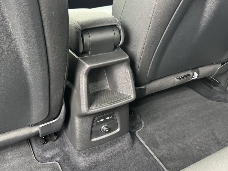 Vehicle Image 38