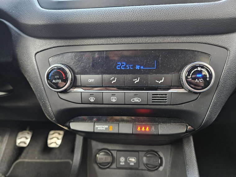 Vehicle Image 25