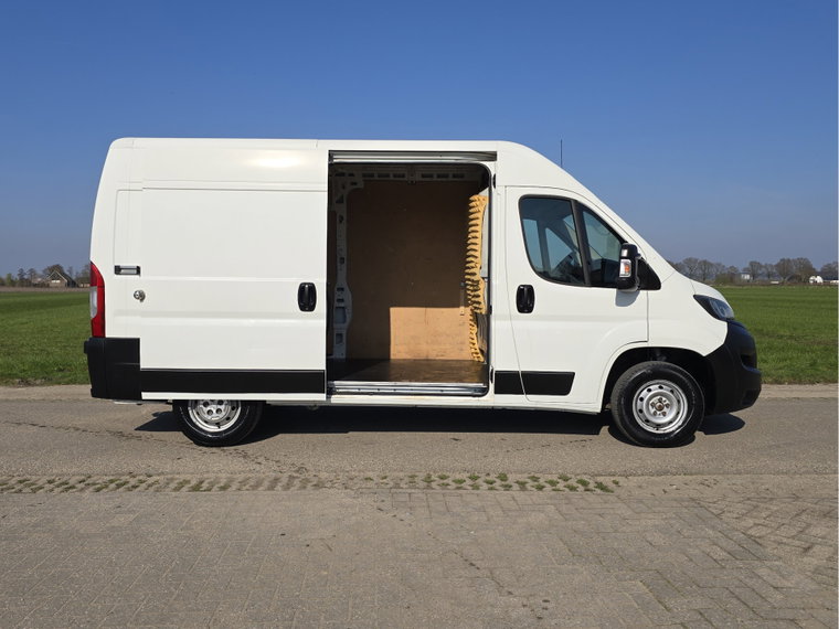 Vehicle Image 24