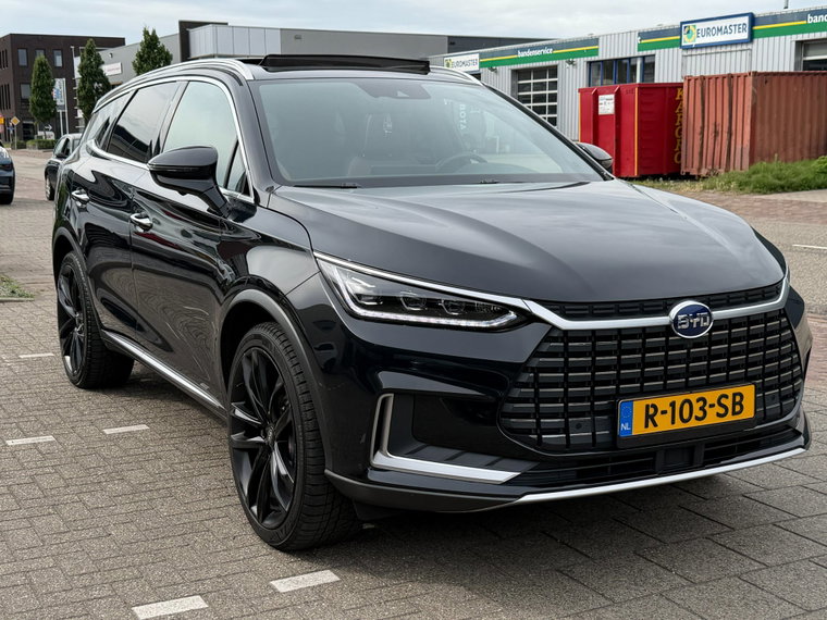 Vehicle Image 13