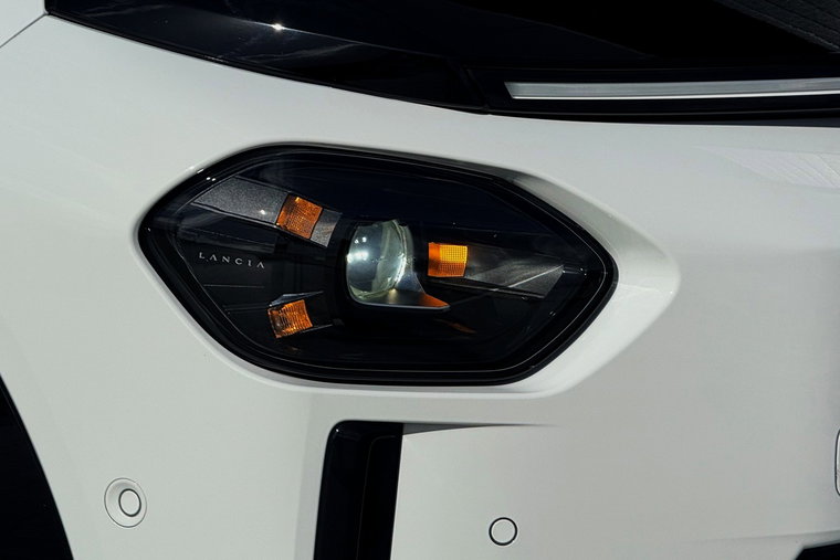 Vehicle Image 35