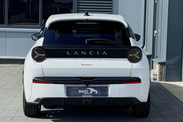 Vehicle Image 37