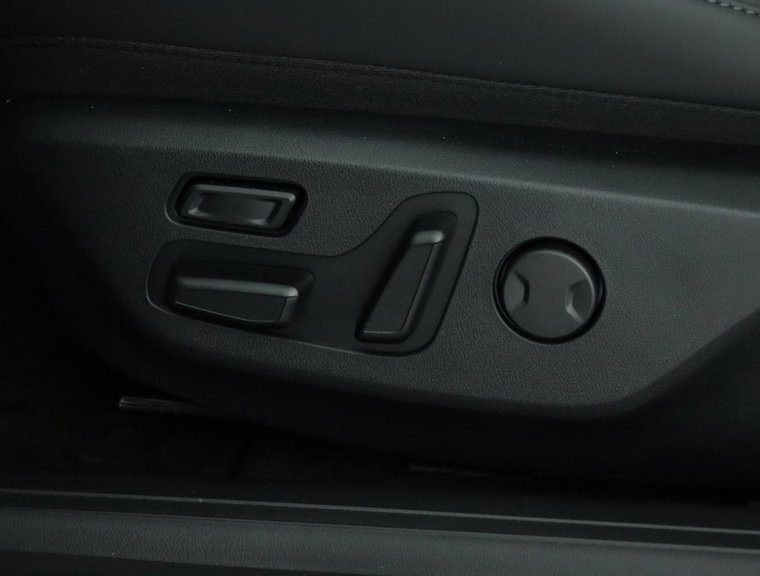 Vehicle Image 40