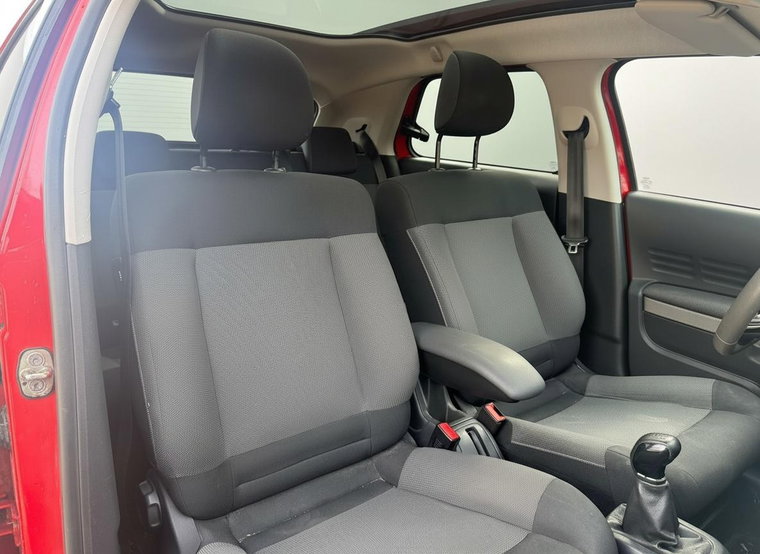 Vehicle Image 16