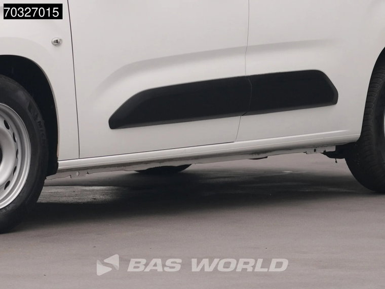 Vehicle Image 37