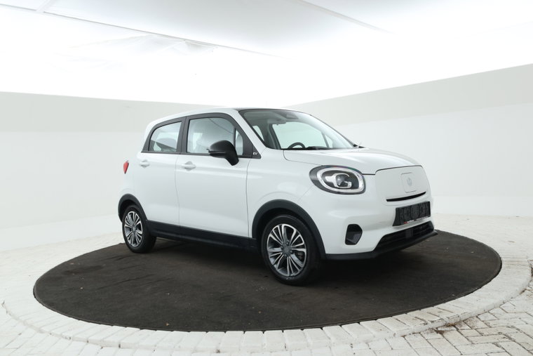 Vehicle Image 4