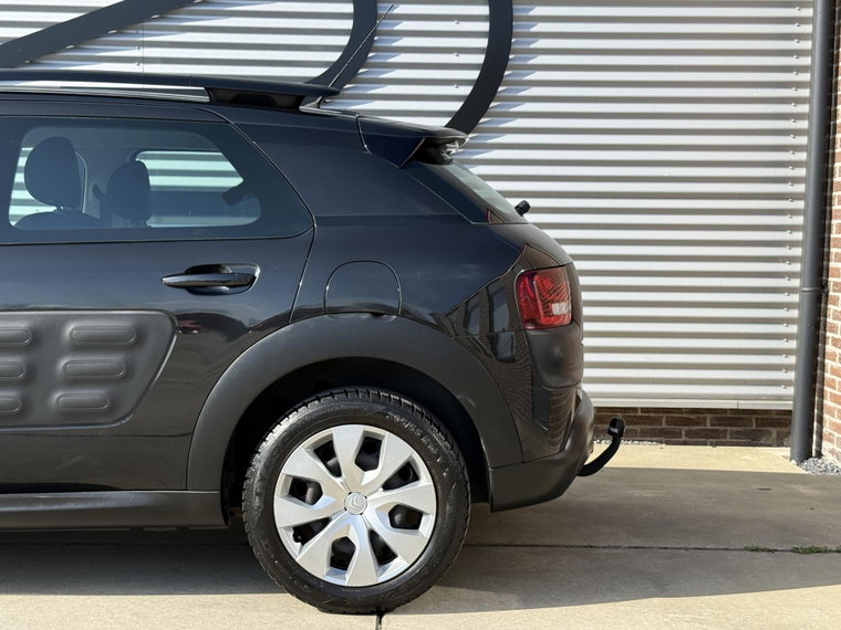 Vehicle Image 25