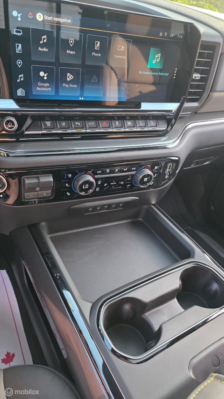 Vehicle Image 24