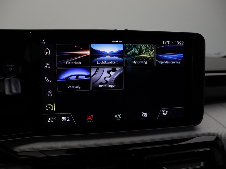 Vehicle Image 32