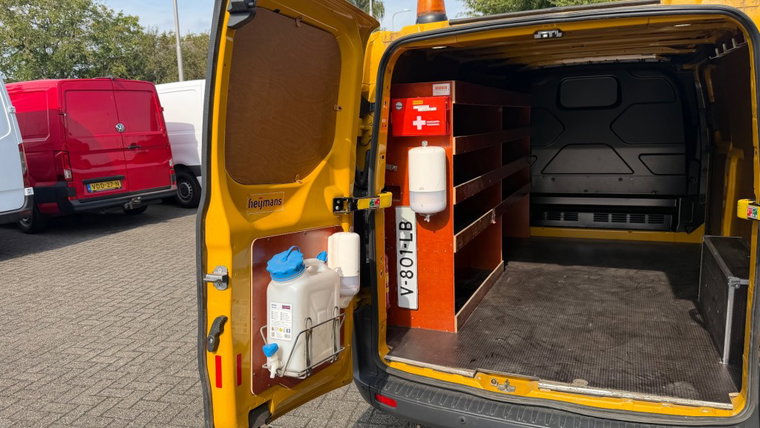 Vehicle Image 12