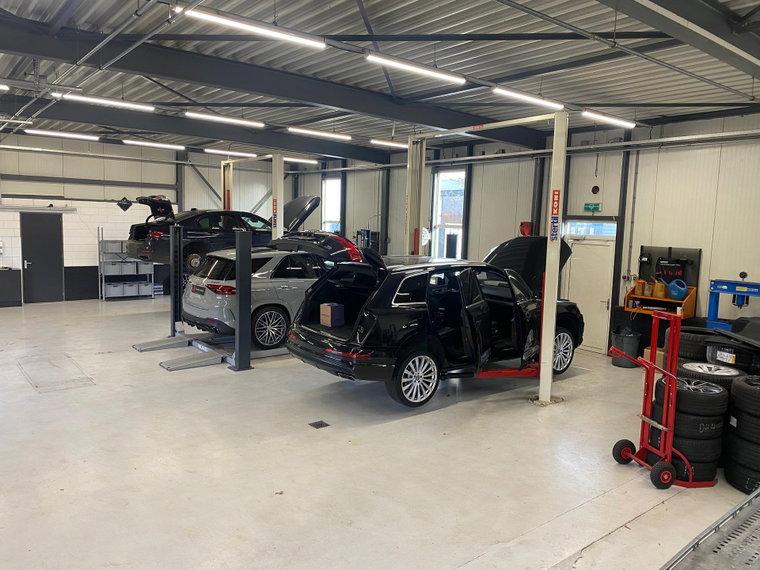 Vehicle Image 11