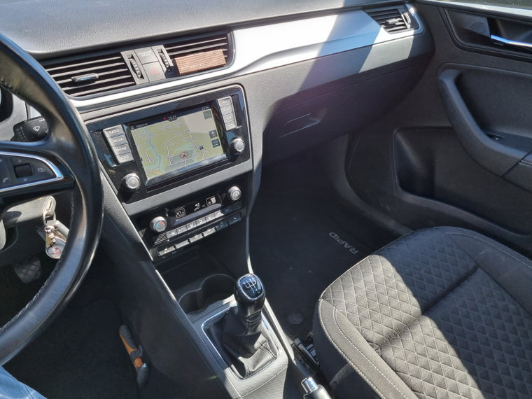 Vehicle Image 29